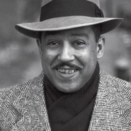 Langston Hughes, poeta, ativista social, novelista, dramaturgo, comunista e colunista norte-americano