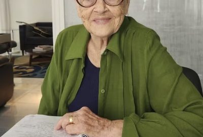 Adélia Prado, autora de "O jardim das oliveiras"
