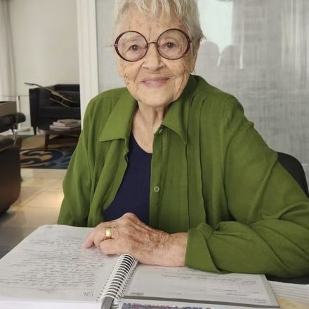 Adélia Prado, autora de "O jardim das oliveiras"