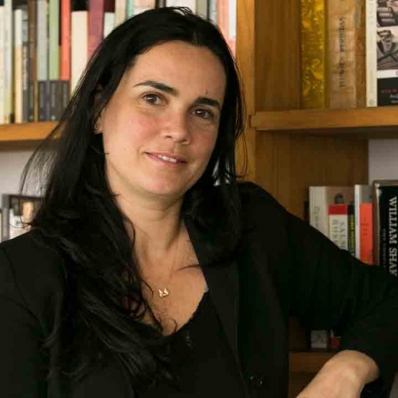 A jornalista e escritora Adriana Carranca compõe o júri do Prêmio Kindle