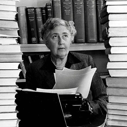 Agatha Christie, autora do clássico O assassinato no expresso do Oriente