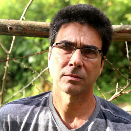 Alberto Pucheu, organizador da antologia “Poemas para exumar a história viva: um espectro ronda o Brasil”
