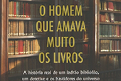 Allison_Hoover_homem_livros_163