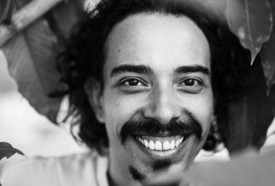 André Gravatá, autor de "Todo mundo rodopia, enquanto rodopia o mundo "
