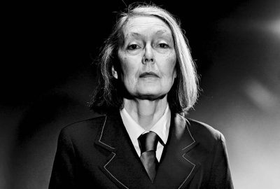 Anne Carson, autora de "Vidro, ironia e deus"