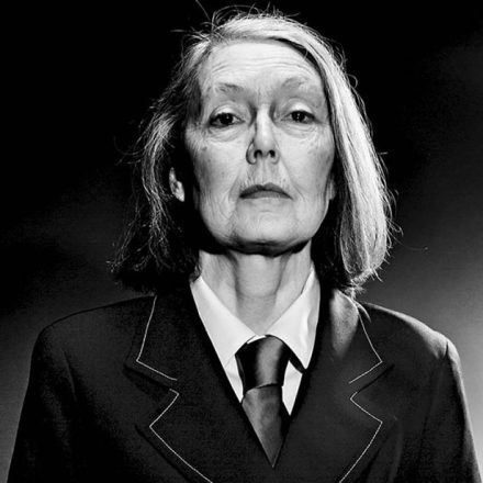 Anne Carson, autora de "Vidro, ironia e deus"