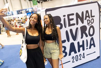 Em 2024, a Bienal da Bahia recebeu um público de cerca de 100 mil pessoas