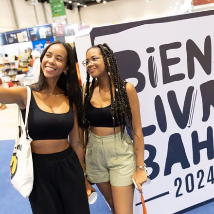Em 2024, a Bienal da Bahia recebeu um público de cerca de 100 mil pessoas
