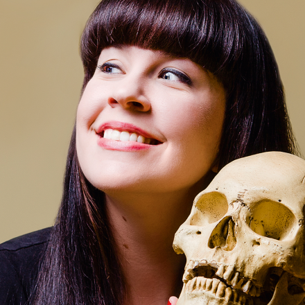Caitlin Doughty, autora de “Confissões do crematório”