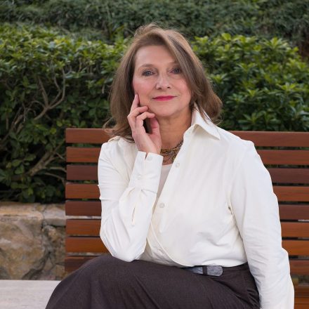 Cléo Busatto, autora de "Água que canta, árvore que assopra"