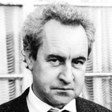 John Banville: narrador acorrentado às lembranças.: narrador acorrentado às lembranças.