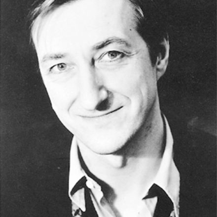 Julian Barnes: “O escritor não pode alterar o que está fazendo para consolar ou confortar”