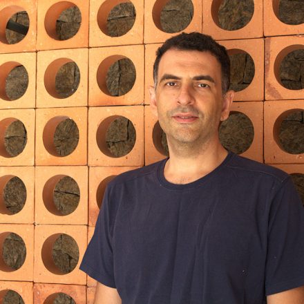 Leonardo Gandolfi, autor de "Pote de mel e outros poemas". Foto: Marilia Garcia