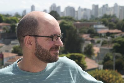 Luiz Ruffato: linguagem viva que mistura ação, reflexão, diálogos, tipologias as mais variadas.