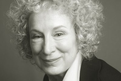 Margaret Atwood: obra escrutina a alma do leitor a partir das personagens.