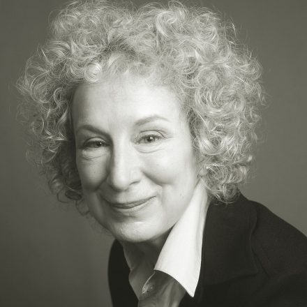 Margaret Atwood: obra escrutina a alma do leitor a partir das personagens.