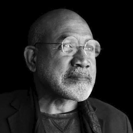 Patrick Chamoiseau, autor de "O contador, a noite e o balaio"