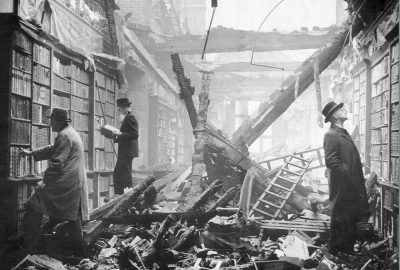 Biblioteca Holland House, em Londres, destruída durante a Segunda Guerra.