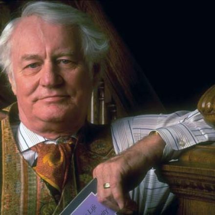 O poeta Robert Bly