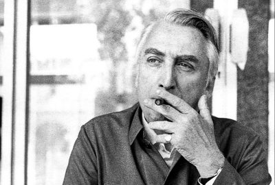 Roland Barthes, escritor, sociólogo, crítico literário, semiólogo e filósofo francês