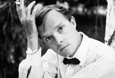 Truman Capote: capacidade de amarrar descrições a um mergulho na natureza dos personagens.