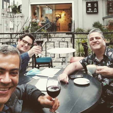 Os escritores Carlos Machado, Jonatan Silva e Fabiano Vianna