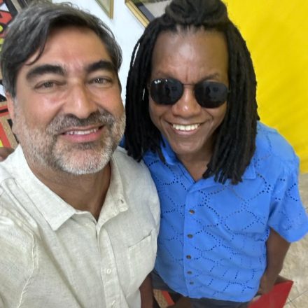 O curador Tom Farias e o escritor Zeca Camargo participam do lançamento da  Fliparacatu, nesta sexta-feira (17)