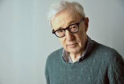 O cineasta Woody Allen ri de si mesmo na autobiografia Apropos of nothing