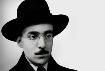 O poeta Fernando Pessoa, que tem sua trajetória contada na biografia escrita por Richard Zenith