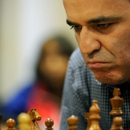 Garry Kasparov é um Grande Mestre e ex-campeão mundial de xadrez.