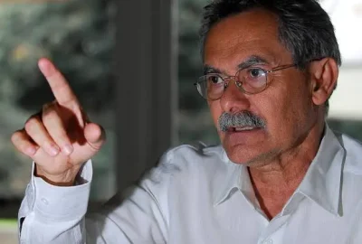 Pedro Tierra, autor de "Regresso à terra"