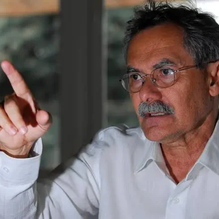 Pedro Tierra, autor de "Regresso à terra"