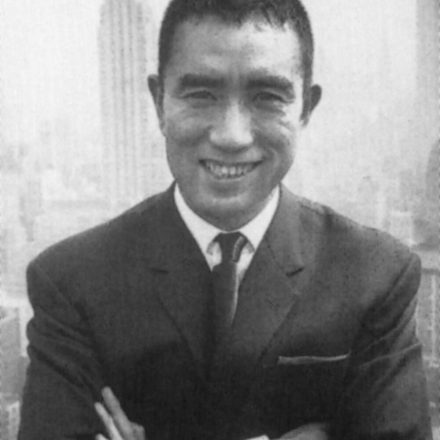 Yukio Mishima soube como nenhum outro autor japonês reconhecer e aproveitar o que há de melhor na literatura e na dramaturgia universal