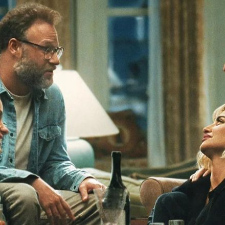 Cena de "O convite", dirigido por Olivia Wilde