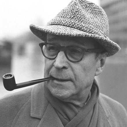 O belga Georges Simenon, criador do clássico comissário Maigret